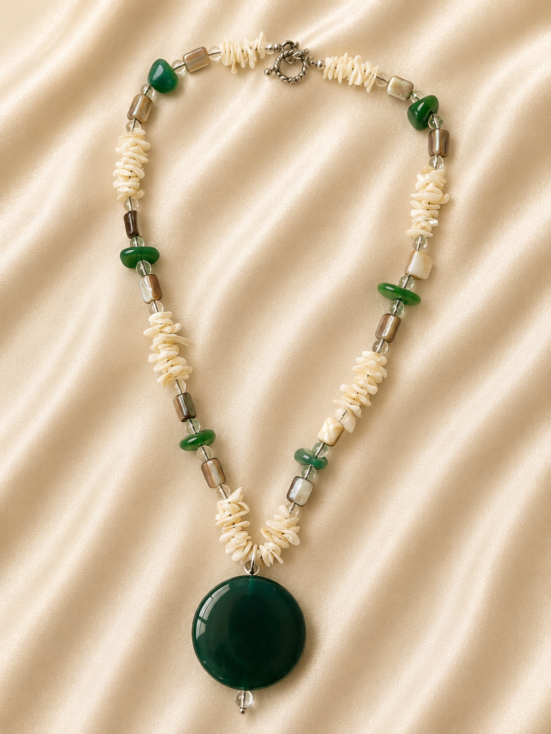 Collar Ágata verde y Cuentas de Coral Blanco